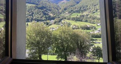 Geräumiges Haus mit Parkplatz und Balkon in Cauterets