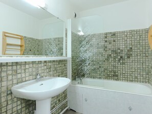 Bathroom - Functional studio with mountain area and balcony, pets allowed (Les Deux Alpes)