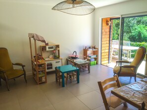 Interior - Spacious house 500m from beach, family-friendly, garden with children's games (Sarzeau)
