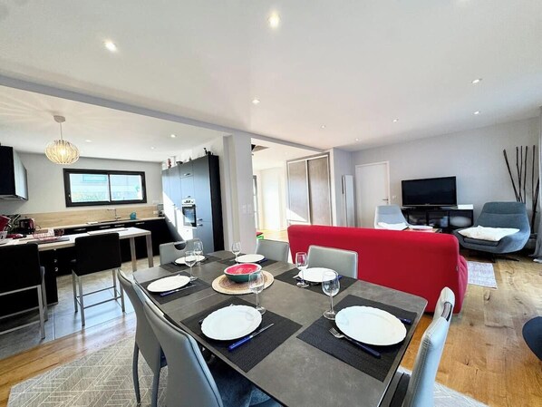 Dining - Maison contemporaine de standing - 100m des plages (Ploemeur)