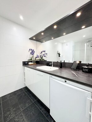 Een douche, een haardroger