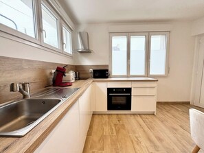 Fridge, microwave, oven, stovetop