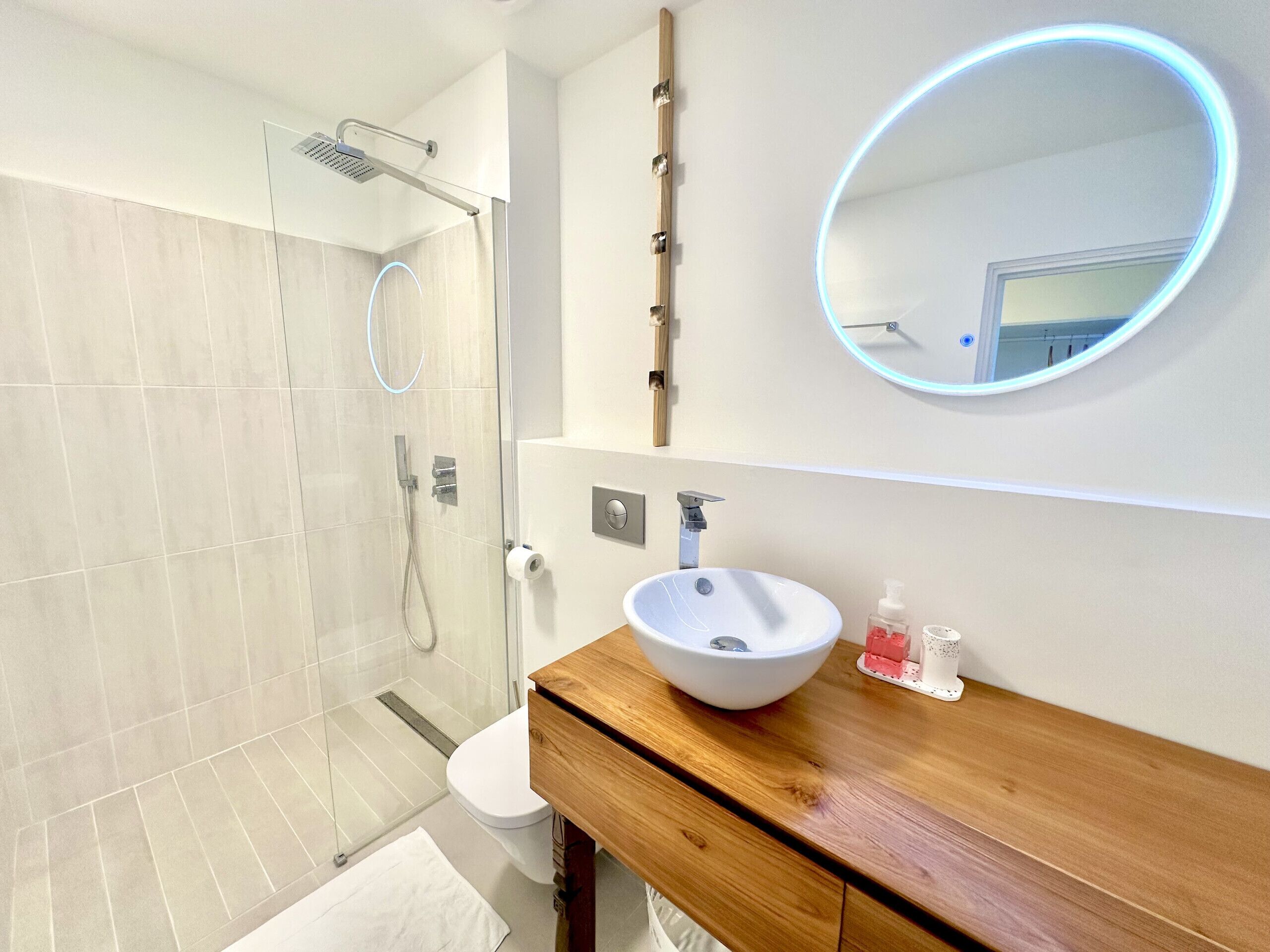 Douche, serviettes fournies