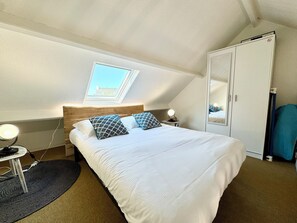 2 dormitoris, planxa i posts de planxar, un bressol de viatge i wifi 