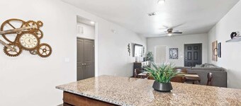 Modern 2BR 2BA Home King Bed Smart TV C