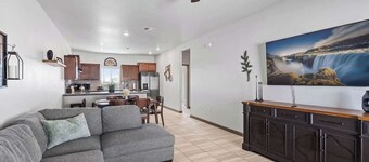Modern 2BR 2BA Home   King Bed   Smart TV C