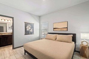 2 bedrooms, iron/ironing board, WiFi, bed sheets - Modern 2BR 2BA Home   King Bed   Smart TV C (El Paso)