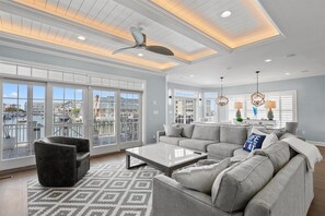 Smart TV, table tennis