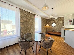 Dining - Spacious contemporary duplex - Harbour view (Port-Louis)