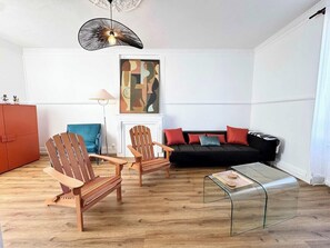 TV - Spacious contemporary duplex - Harbour view (Port-Louis)