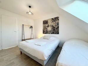 4 bedrooms, iron/ironing board, WiFi