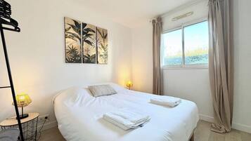 4 slaapkamers, een strijkplank/strijkijzer, wifi