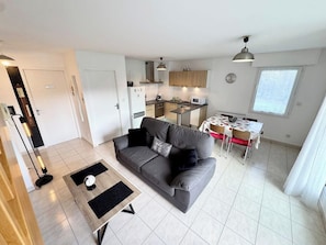 TV - Joli duplex plein bourg - 4km des plages (Guidel)
