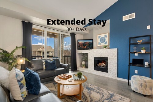 Timberline Retreat – King Bed, Fireplace & Pool!