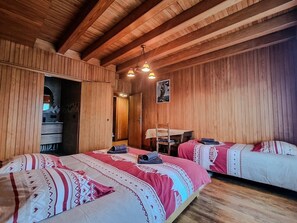 6 bedrooms, iron/ironing board, WiFi - Guy and Rose's cottage (Passy)