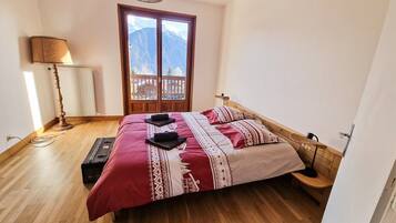 6 bedrooms, iron/ironing board, WiFi