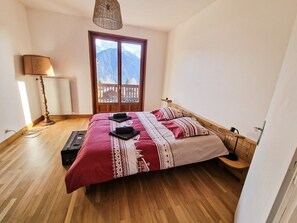 6 bedrooms, iron/ironing board, WiFi