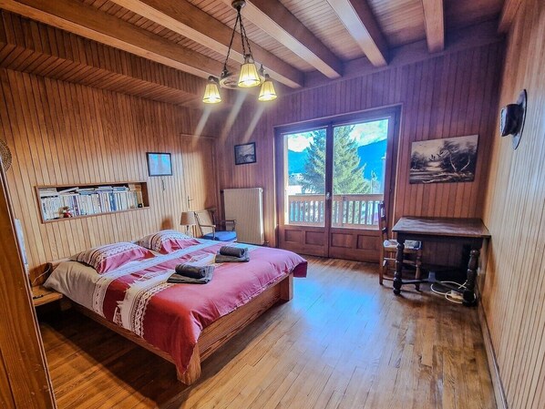 6 bedrooms, iron/ironing board, WiFi