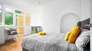4 bedrooms, desk, iron/ironing board, free WiFi