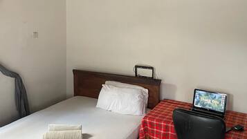 Classic Double Room | Desk, laptop workspace, iron/ironing board