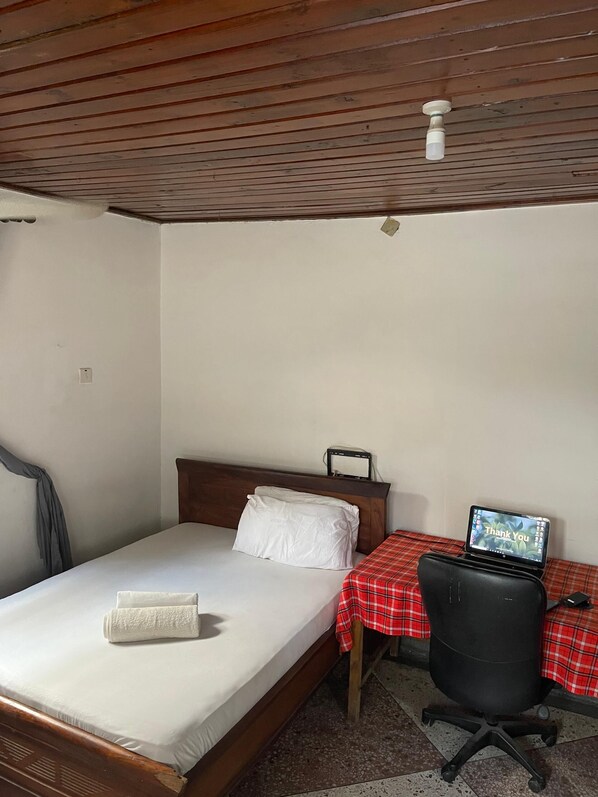 Classic Double Room | Desk, laptop workspace, iron/ironing board