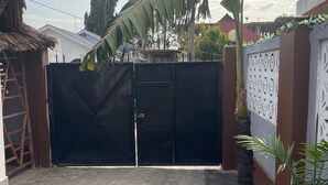 Classic Double Room | Living area - Milele hostel (Dar es Salaam)