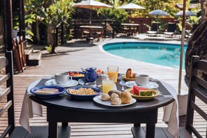 Free daily buffet breakfast  - Pousada Vila das Pedras (Ilhabela)