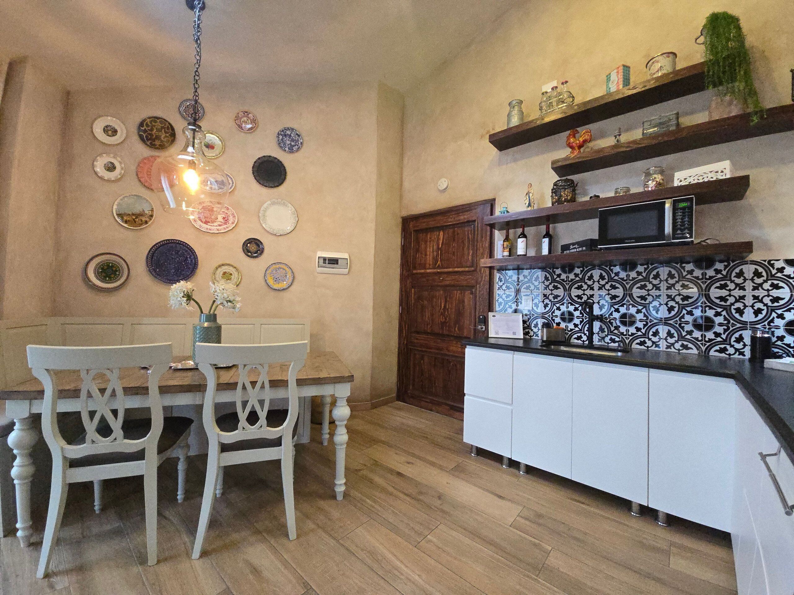 Basic Apartment | Dining