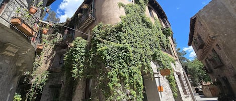 Basic Apartment | Exterior