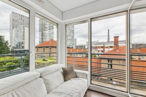 Deluxe Apartment | Living area