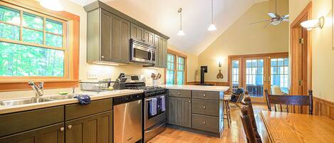 雪櫃、微波爐、焗爐、爐具