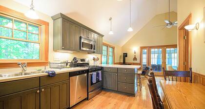 Charming Winter Cottage Near Mount Sunapee