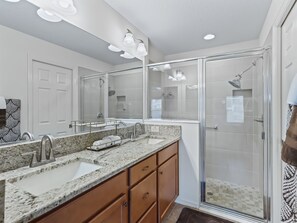 Shower, hair dryer, towels - Relax & Unwind in This Charming 3/2 Courtyard Villa in Pine Ridge! (The Villages)