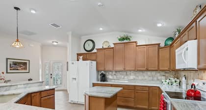 Relax & Unwind in This Charming 3/2 Courtyard Villa in Pine Ridge!