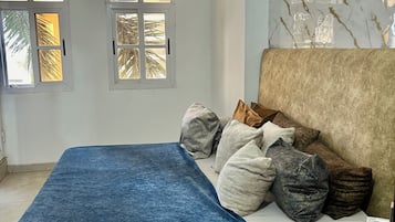 2 habitaciones, tabla de planchar con plancha, wifi y ropa de cama
