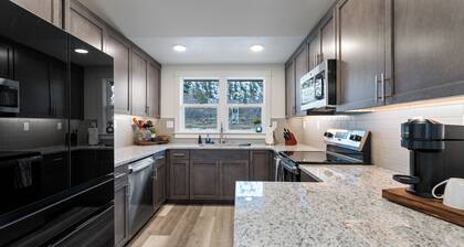 Columbia River Retreat 5 mins from Chelan!