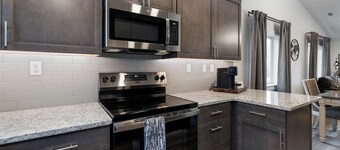 Columbia River Retreat 5 mins from Chelan!