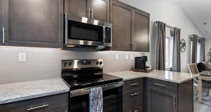 Columbia River Retreat 5 mins from Chelan!