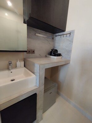 Shower, hair dryer, bidet, towels - 201`Last Minutes Deal ! Room 201. 1st Cleanest & Affordable Guest House In Bali. (Bali)