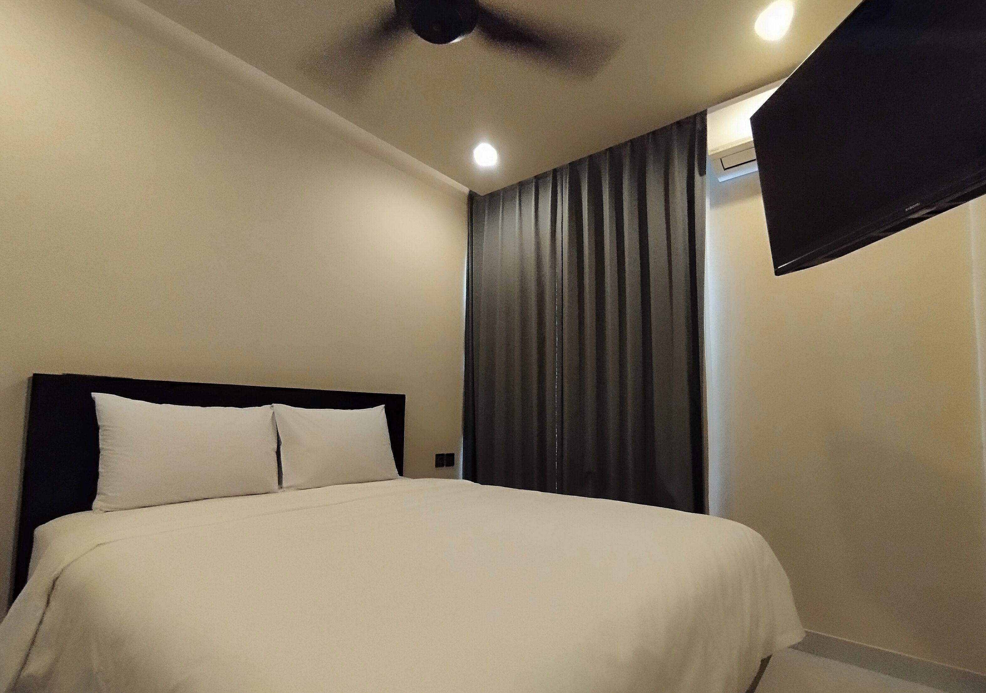 In-room safe, iron/ironing board, free WiFi, bed sheets