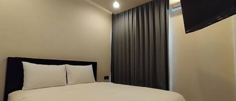 In-room safe, iron/ironing board, free WiFi, bed sheets