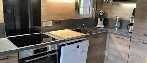 Refrigerador, microondas, horno, lavavajillas