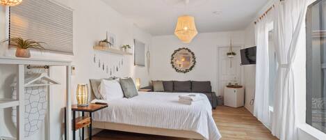 1 dormitorio, tabla de planchar con plancha, wifi y ropa de cama