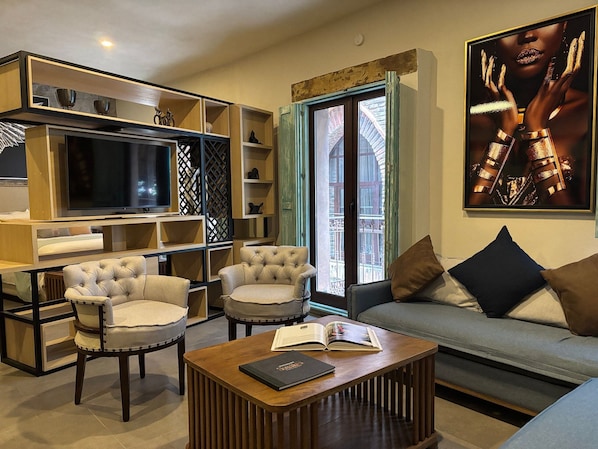 Basic Apartment | Living area