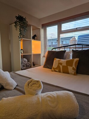 4 habitaciones, escritorio, tabla de planchar con plancha y wifi 