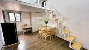 Minibar, laptop workspace, soundproofing, free WiFi - Era Apartment Khuc Thua Du (Hanoi)