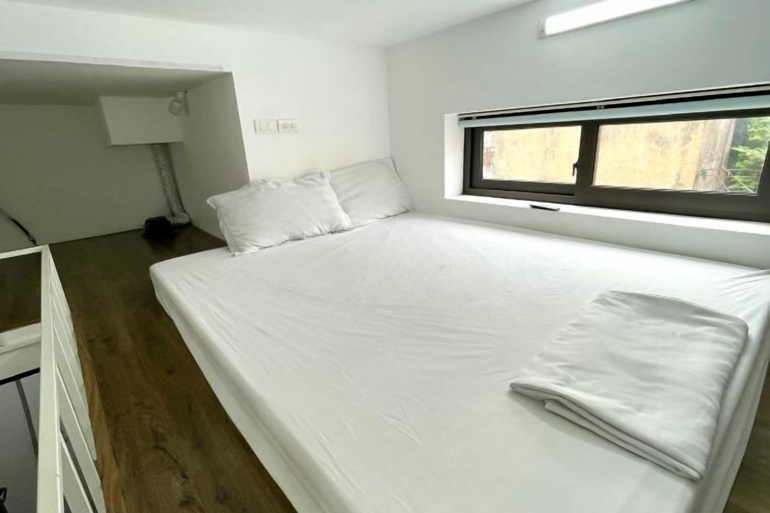 Minibar, laptop workspace, soundproofing, free WiFi