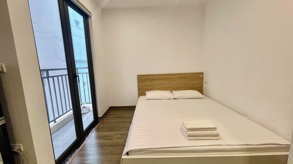 Estudio Deluxe, balcón | Minibar, espacio para trabajar con laptop, insonorización y wifi gratis 