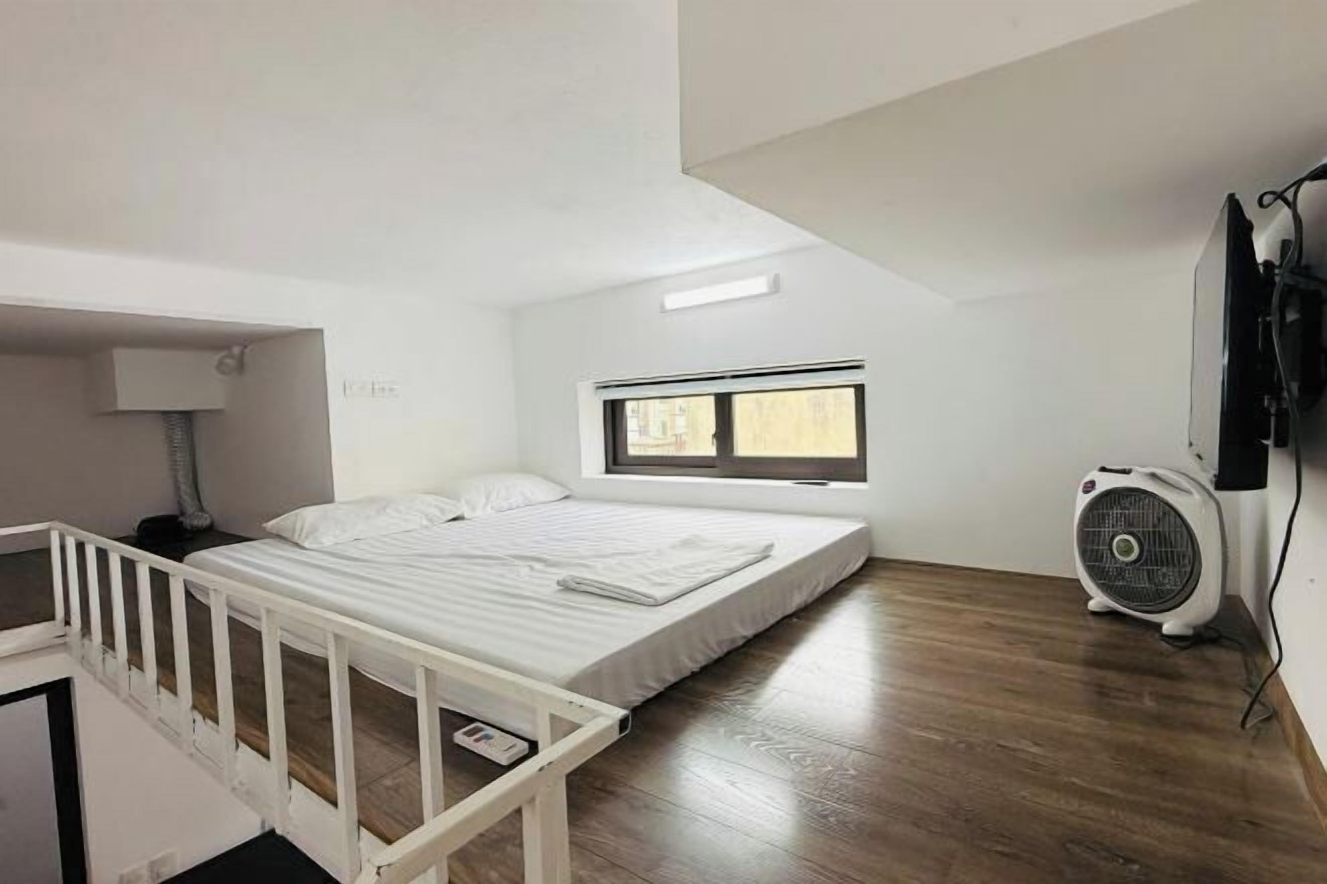 Minibar, laptop workspace, soundproofing, free WiFi