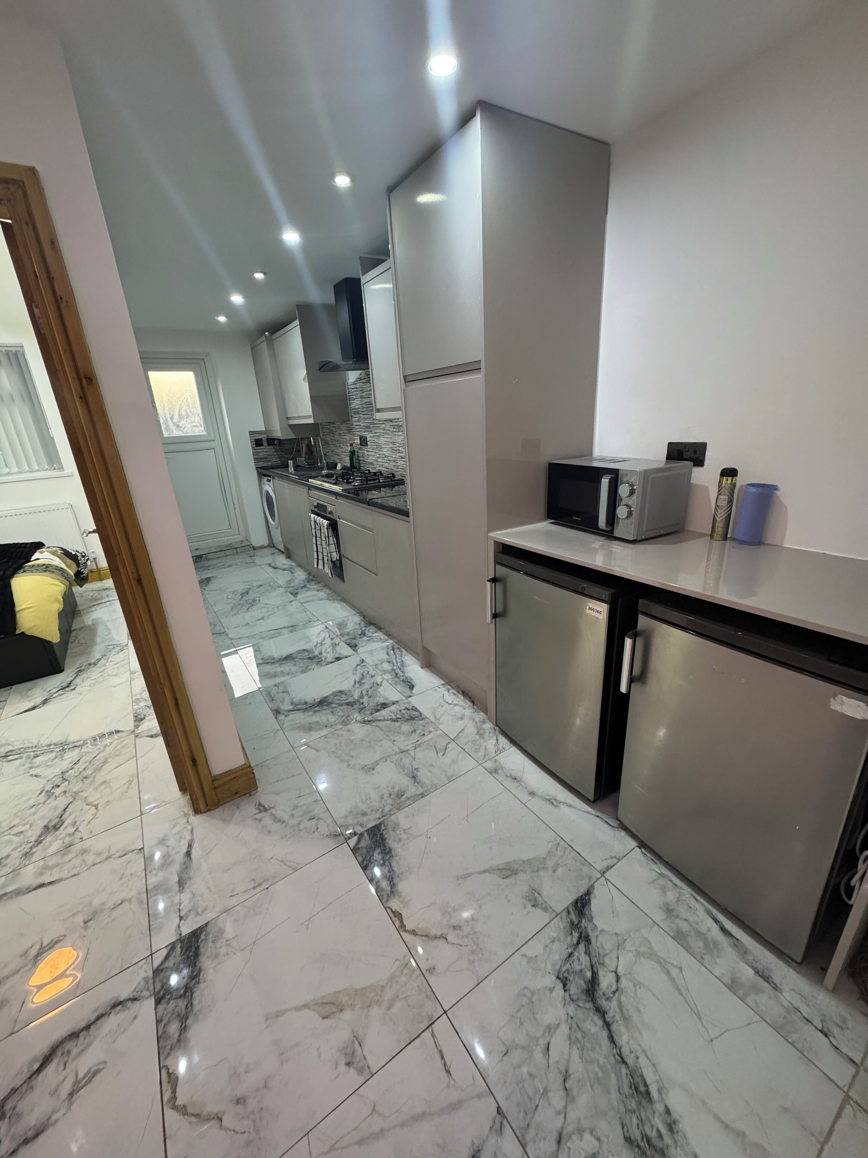 雪櫃、微波爐、焗爐、爐具